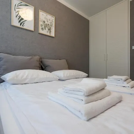 Park Apartment *